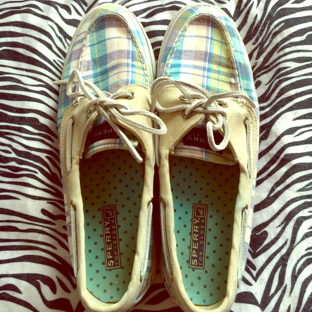 Sperry plaid women’s boat shoes